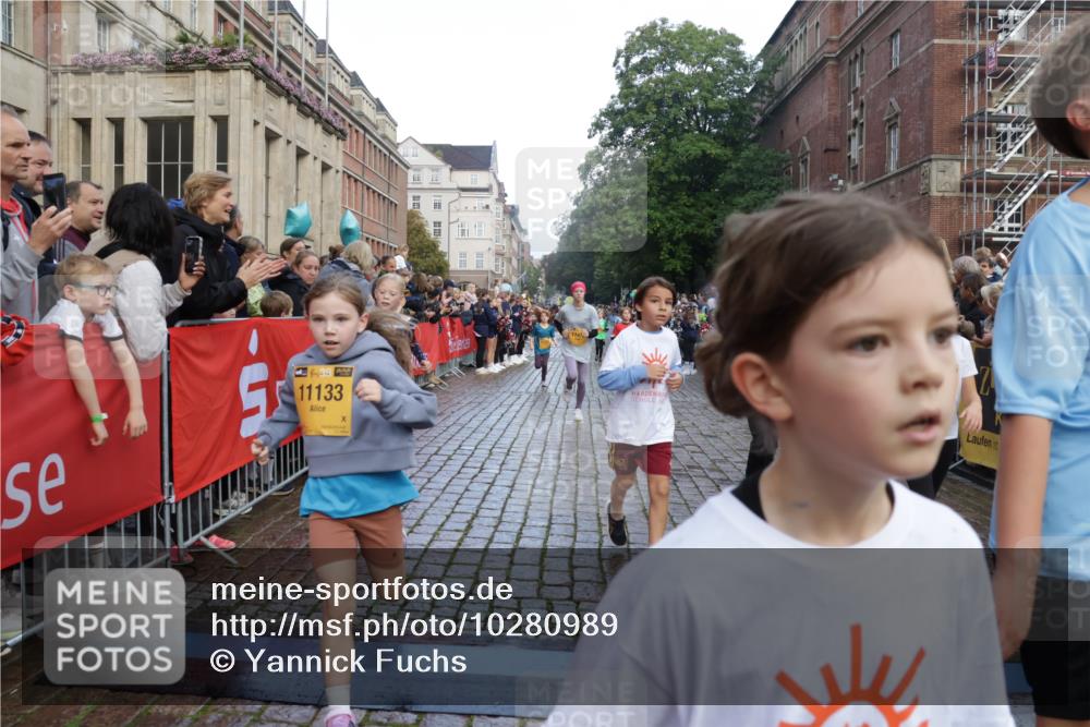 13.09.2026 - Kiel Lauf Yannick Fuchs http://msf.ph/oto/10280989 13.09.2026 08:54:30 Ziel 241, 1218, 2742, 3211, 3896, 3936, 4419, 4731, 5041, 5462, 5693, 6030, 6214, 6618, 6740, 6945, 7055, 7774, 8110, 8111, 8545, 9698, 9714, 10937, 11656, 120, 488, 1218, 1244, 1463, 1540, 1823, 2122, 2141, 2324, 2489, 2610, 4059, 4494, 4618, 4717, 4731, 4956, 5041, 5236, 5586, 5993, 6030, 6134, 7341, 7470, 7815, 8006, 9291, 9447, 9850, 9880, 10726, 10775, 10868, 10920, 11468, 11672, 11840, 12111, 12112, 12663, 12829, 159, 561, 820, 1701, 2139, 2770, 4227, 120, 2122 meine-sportfotos.de