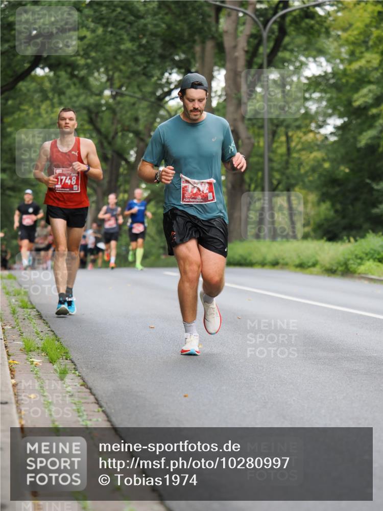 13.09.2026 - 21. swb-Marathon Bremen TobiasT http://msf.ph/oto/10280997 13.09.2026 11:40:03 Laufen 1748 meine-sportfotos.de