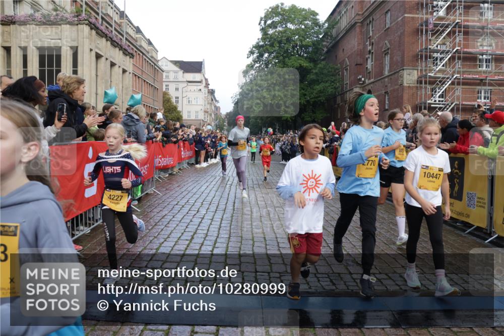 13.09.2026 - Kiel Lauf Yannick Fuchs http://msf.ph/oto/10280999 13.09.2026 08:54:31 Ziel 241, 2542, 2742, 3211, 3896, 3936, 4419, 5462, 5693, 6214, 6618, 6740, 6945, 7055, 7774, 8110, 8111, 8545, 9698, 9714, 10937, 11656, 120, 488, 1218, 1244, 1463, 1540, 1823, 2122, 2324, 2489, 2610, 4059, 4494, 4618, 4717, 4731, 4956, 5041, 5236, 5586, 5993, 6030, 6134, 6618, 7341, 7470, 9291, 9447, 9850, 9880, 10726, 10775, 10868, 10920, 11468, 11672, 11840, 12111, 12112, 12663, 12829, 159, 561, 820, 1701, 2139, 2770, 4227, 120, 2122 meine-sportfotos.de