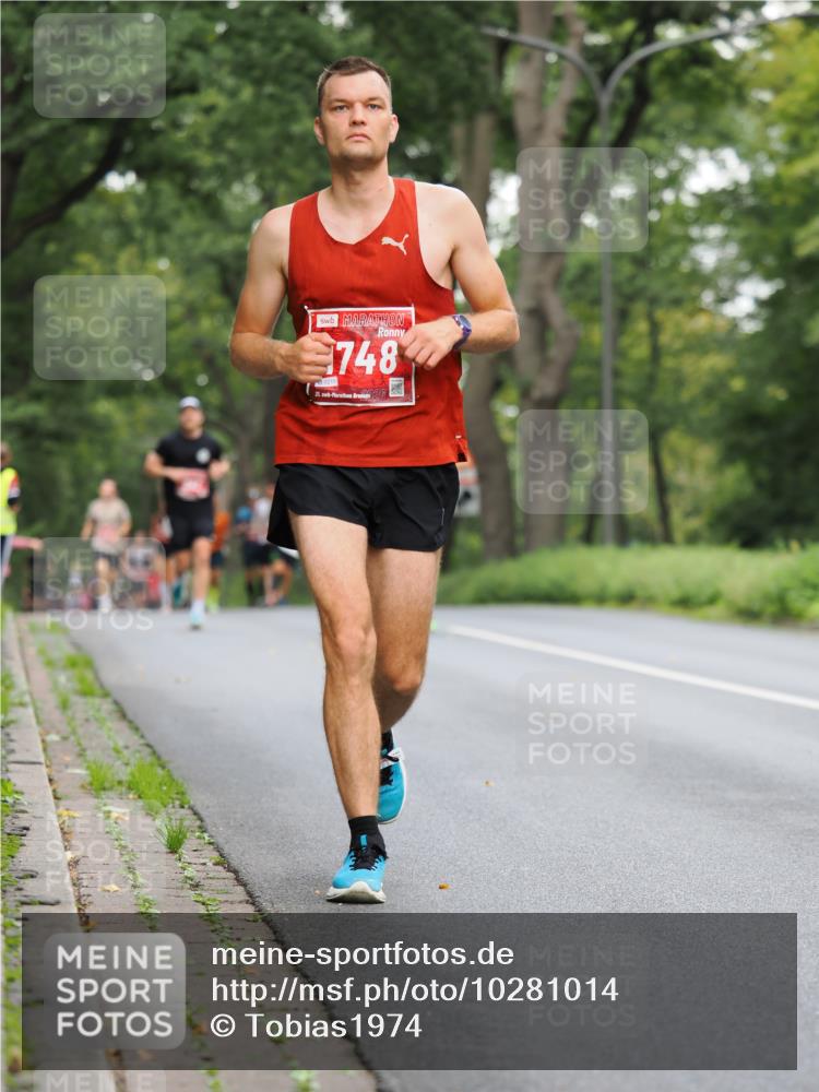 13.09.2026 - 21. swb-Marathon Bremen TobiasT http://msf.ph/oto/10281014 13.09.2026 11:40:07 Laufen 748, 21, 26 meine-sportfotos.de
