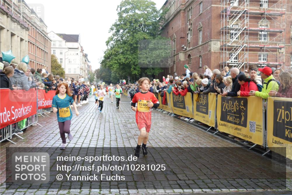 13.09.2026 - Kiel Lauf Yannick Fuchs http://msf.ph/oto/10281025 13.09.2026 08:54:33 Ziel 241, 2542, 2742, 3211, 3896, 3936, 4419, 5462, 5693, 6740, 6945, 7055, 7774, 8110, 8111, 8545, 8670, 8850, 9698, 10937, 11656, 488, 1218, 1244, 1463, 1540, 2324, 2489, 2610, 2742, 4059, 4494, 4618, 4717, 4731, 4956, 5041, 5236, 5586, 5993, 6030, 6134, 6214, 6618, 7470, 8545, 9291, 9447, 9714, 9850, 9880, 10775, 10868, 10920, 11468, 11672, 11840, 12111, 12112, 12663, 12829, 159, 561, 820, 1701, 2139, 2770, 4227, 6607, 120, 2122 meine-sportfotos.de
