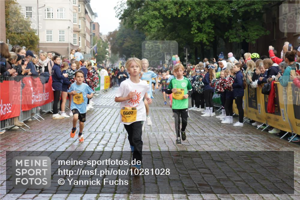 13.09.2026 - Kiel Lauf Yannick Fuchs http://msf.ph/oto/10281028 13.09.2026 08:54:35 Ziel 241, 2139, 2542, 3211, 3457, 3896, 3936, 4419, 5462, 5693, 6740, 6945, 7055, 7774, 8110, 8111, 8670, 8850, 9698, 10488, 10937, 11656, 488, 1218, 1244, 1463, 1540, 2489, 2610, 2742, 3896, 4059, 4494, 4618, 4717, 4731, 4956, 5041, 5236, 5586, 5993, 6030, 6134, 6214, 6618, 7470, 8545, 9291, 9447, 9714, 9850, 9880, 10775, 10868, 10920, 11468, 11672, 11840, 12111, 12112, 12829, 159, 561, 820, 1701, 2699, 2770, 4227, 4348, 6607, 120, 2122 meine-sportfotos.de