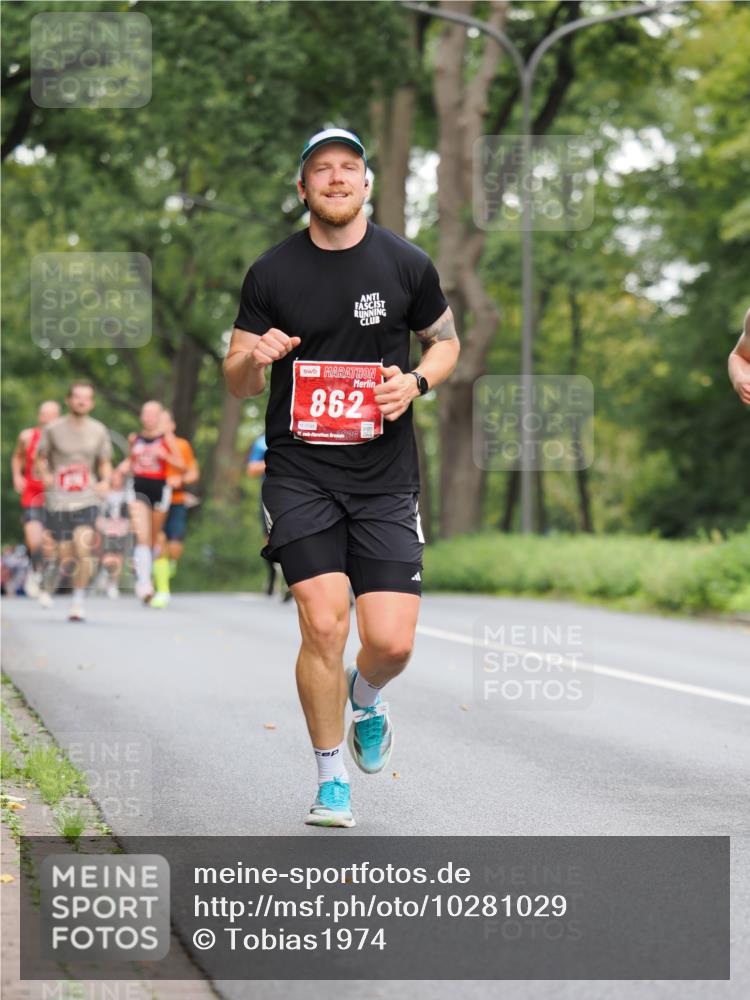 13.09.2026 - 21. swb-Marathon Bremen TobiasT http://msf.ph/oto/10281029 13.09.2026 11:40:15 Laufen 862, 21, 26 meine-sportfotos.de