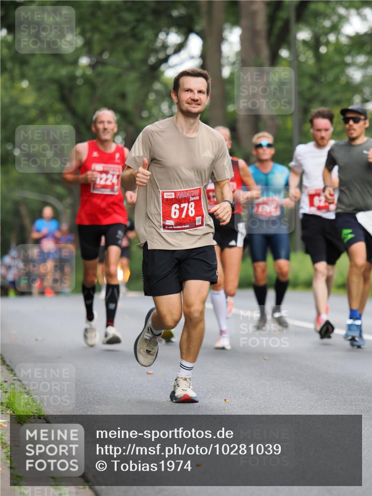 13.09.2026 - 21. swb-Marathon Bremen TobiasT http://msf.ph/oto/10281039 13.09.2026 11:40:21 Laufen 7224, 678 meine-sportfotos.de
