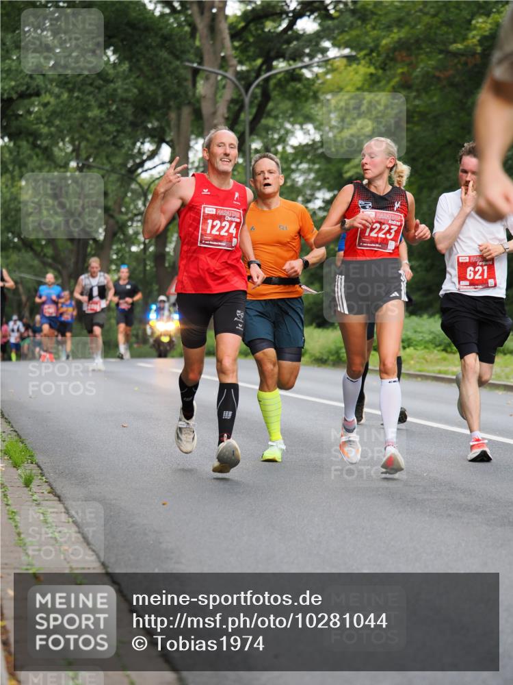 13.09.2026 - 21. swb-Marathon Bremen TobiasT http://msf.ph/oto/10281044 13.09.2026 11:40:24 Laufen 1224, 1223, 621 meine-sportfotos.de