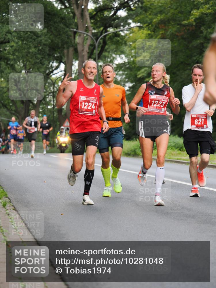 13.09.2026 - 21. swb-Marathon Bremen TobiasT http://msf.ph/oto/10281048 13.09.2026 11:40:25 Laufen 1224, 1223, 621 meine-sportfotos.de
