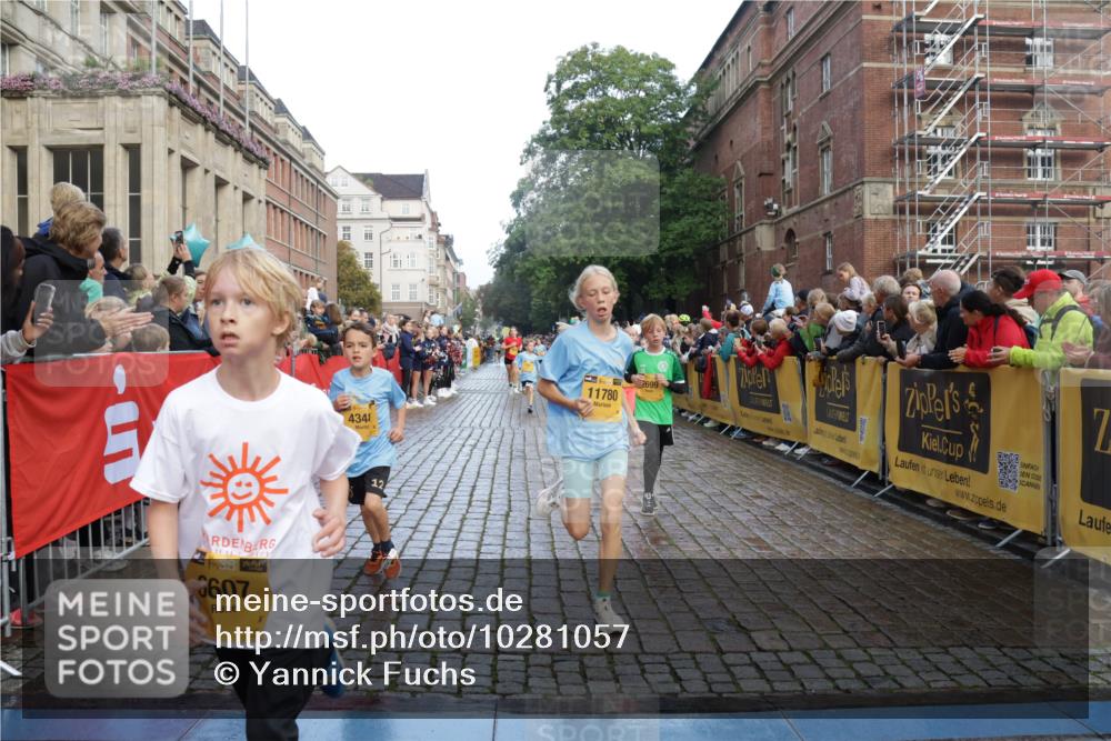 13.09.2026 - Kiel Lauf Yannick Fuchs http://msf.ph/oto/10281057 13.09.2026 08:54:37 Ziel 1701, 2139, 2542, 3457, 3936, 5693, 6574, 6740, 6945, 7774, 7877, 8110, 8111, 8670, 8850, 9533, 9698, 10488, 10937, 11433, 11656, 241, 488, 1218, 1463, 1540, 2489, 2610, 2742, 3211, 3896, 4059, 4419, 4494, 4618, 4717, 4731, 5041, 5236, 5462, 5993, 6030, 6134, 6214, 6618, 7055, 7470, 8545, 9291, 9447, 9714, 9850, 9880, 10775, 10868, 10920, 10937, 11468, 11672, 11840, 12111, 12112, 159, 561, 744, 820, 2699, 2770, 4069, 4227, 4348, 6607, 120, 2122 meine-sportfotos.de