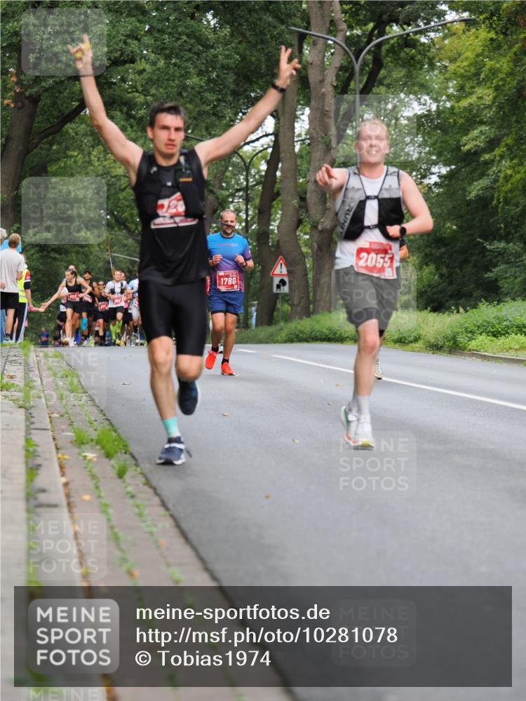 13.09.2026 - 21. swb-Marathon Bremen TobiasT http://msf.ph/oto/10281078 13.09.2026 11:40:32 Laufen 220, 1780, 2055 meine-sportfotos.de