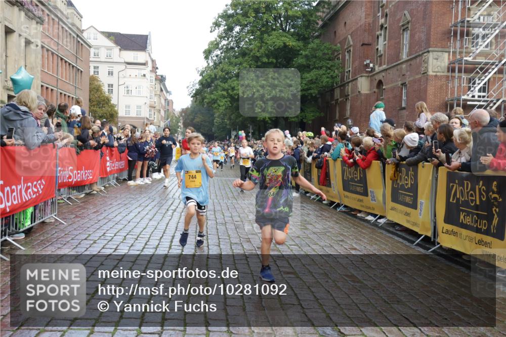 13.09.2026 - Kiel Lauf Yannick Fuchs http://msf.ph/oto/10281092 13.09.2026 08:54:40 Ziel 159, 1701, 2139, 2542, 2754, 3457, 5693, 6574, 6737, 7774, 7877, 8670, 8850, 9045, 9533, 9698, 10488, 11263, 11433, 11656, 241, 488, 1218, 1463, 1540, 2489, 2610, 2742, 3211, 3896, 3936, 4059, 4419, 4494, 4618, 4717, 4731, 5041, 5236, 5462, 5993, 6030, 6134, 6214, 6618, 6740, 6945, 7055, 7470, 8110, 8111, 8545, 9291, 9447, 9714, 9850, 10775, 10868, 10920, 10937, 11468, 11656, 11672, 11840, 12112, 561, 744, 820, 2699, 2770, 2773, 4069, 4227, 4348, 6607 meine-sportfotos.de