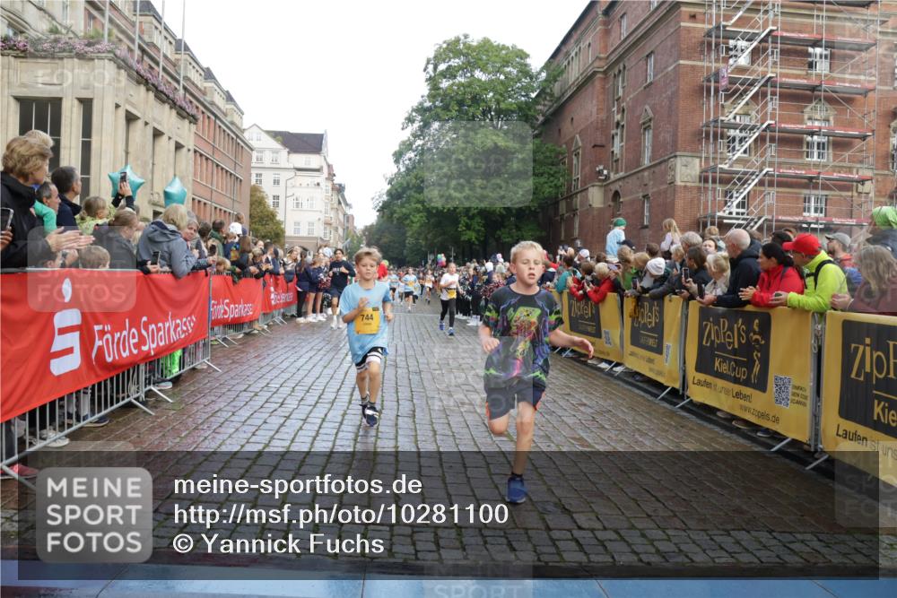 13.09.2026 - Kiel Lauf Yannick Fuchs http://msf.ph/oto/10281100 13.09.2026 08:54:40 Ziel 159, 1701, 2139, 2542, 2754, 3457, 5693, 6574, 6737, 7774, 7877, 8670, 8850, 9045, 9533, 9698, 10488, 11263, 11433, 11656, 241, 488, 1218, 1463, 1540, 2489, 2610, 2742, 3211, 3896, 3936, 4059, 4419, 4494, 4618, 4717, 4731, 5041, 5236, 5462, 5993, 6030, 6134, 6214, 6618, 6740, 6945, 7055, 7470, 8110, 8111, 8545, 9291, 9447, 9714, 9850, 10775, 10868, 10920, 10937, 11468, 11656, 11672, 11840, 12112, 561, 744, 820, 2699, 2770, 2773, 4069, 4227, 4348, 6607 meine-sportfotos.de