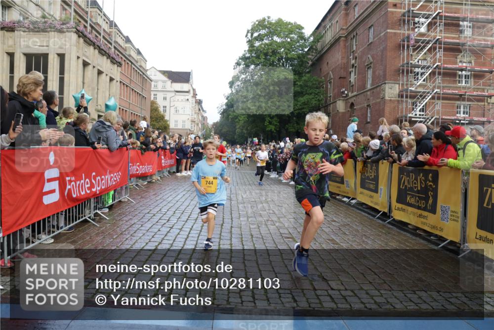 13.09.2026 - Kiel Lauf Yannick Fuchs http://msf.ph/oto/10281103 13.09.2026 08:54:40 Ziel 159, 1701, 2139, 2542, 2754, 3457, 5693, 6574, 6737, 7774, 7877, 8670, 8850, 9045, 9533, 9698, 10488, 11263, 11433, 11656, 241, 488, 1218, 1463, 1540, 2489, 2610, 2742, 3211, 3896, 3936, 4059, 4419, 4494, 4618, 4717, 4731, 5041, 5236, 5462, 5993, 6030, 6134, 6214, 6618, 6740, 6945, 7055, 7470, 8110, 8111, 8545, 9291, 9447, 9714, 9850, 10775, 10868, 10920, 10937, 11468, 11656, 11672, 11840, 12112, 561, 744, 820, 2699, 2770, 2773, 4069, 4227, 4348, 6607 meine-sportfotos.de
