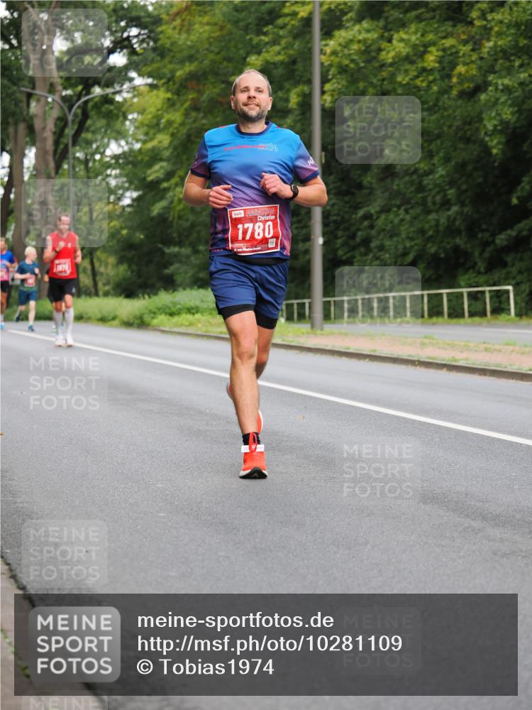 13.09.2026 - 21. swb-Marathon Bremen TobiasT http://msf.ph/oto/10281109 13.09.2026 11:40:39 Laufen 1076, 15, 024, 1780 meine-sportfotos.de