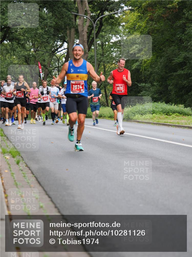 13.09.2026 - 21. swb-Marathon Bremen TobiasT http://msf.ph/oto/10281126 13.09.2026 11:40:41 Laufen 195, 382, 17, 603, 1930, 1614, 697, 1970 meine-sportfotos.de