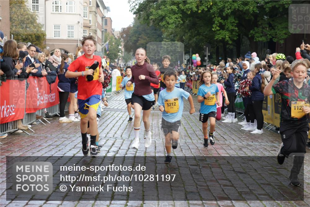 13.09.2026 - Kiel Lauf Yannick Fuchs http://msf.ph/oto/10281197 13.09.2026 08:54:50 Ziel 159, 561, 820, 1701, 2139, 2699, 2754, 2770, 3457, 4227, 4348, 5454, 6574, 6607, 6737, 7877, 9045, 9533, 10279, 10447, 10488, 11133, 11263, 11330, 11433, 11464, 11470, 11780, 12654, 241, 1218, 1463, 2139, 2542, 2610, 2742, 3211, 3457, 3896, 3936, 4419, 4494, 4731, 5041, 5462, 5693, 6030, 6214, 6618, 6740, 6945, 7055, 7774, 8110, 8111, 8545, 8670, 8850, 9447, 9698, 9714, 10488, 10920, 10937, 11468, 11656, 11672, 11840, 471, 495, 744, 889, 1450, 1768, 2773, 3219, 3863, 4069 meine-sportfotos.de