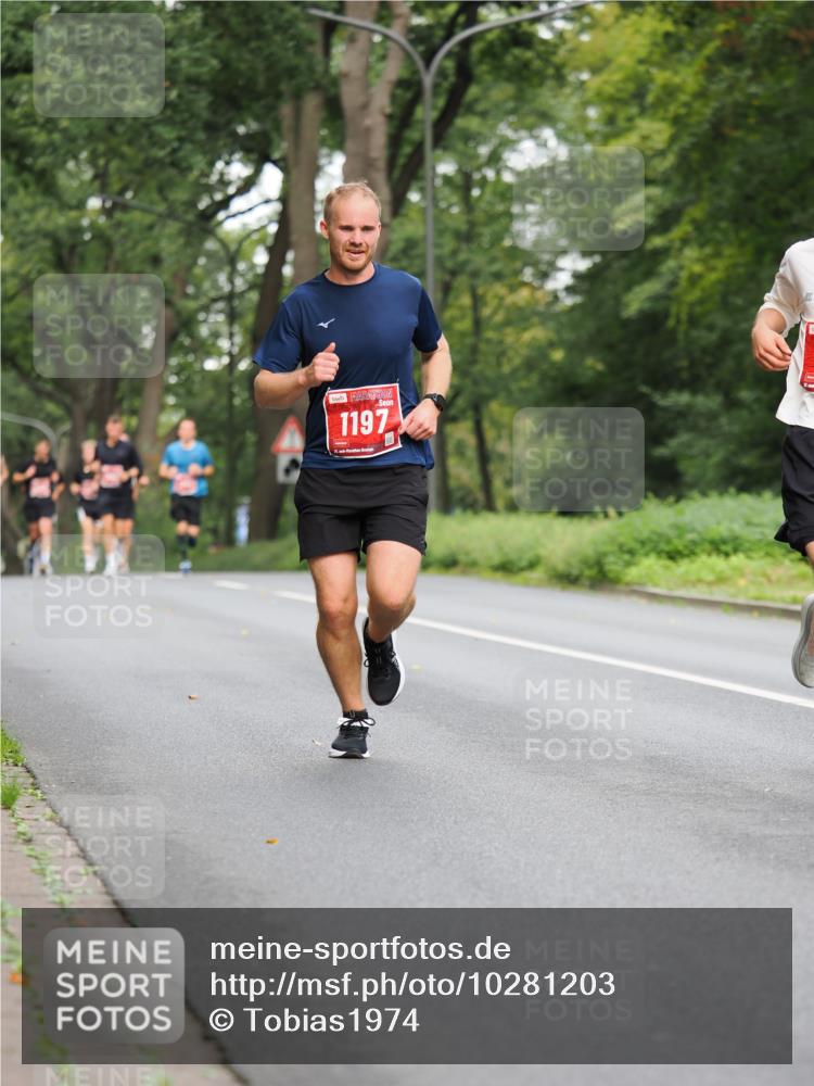 13.09.2026 - 21. swb-Marathon Bremen TobiasT http://msf.ph/oto/10281203 13.09.2026 11:40:57 Laufen 1197 meine-sportfotos.de
