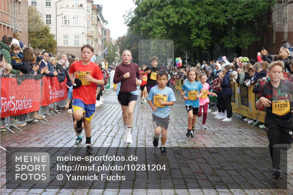 13.09.2026 - Kiel Lauf Yannick Fuchs http://msf.ph/oto/10281204 13.09.2026 08:54:50 Ziel 159, 561, 820, 1701, 2139, 2699, 2754, 2770, 3457, 4227, 4348, 5454, 6574, 6607, 6737, 7877, 9045, 9533, 10279, 10447, 10488, 11133, 11263, 11330, 11433, 11464, 11470, 11780, 12654, 241, 1218, 1463, 2139, 2542, 2610, 2742, 3211, 3457, 3896, 3936, 4419, 4494, 4731, 5041, 5462, 5693, 6030, 6214, 6618, 6740, 6945, 7055, 7774, 8110, 8111, 8545, 8670, 8850, 9447, 9698, 9714, 10488, 10920, 10937, 11468, 11656, 11672, 11840, 471, 495, 744, 889, 1450, 1768, 2773, 3219, 3863, 4069 meine-sportfotos.de