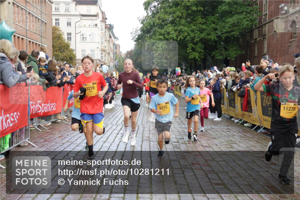 13.09.2026 - Kiel Lauf Yannick Fuchs http://msf.ph/oto/10281211 13.09.2026 08:54:51 Ziel 159, 561, 820, 1701, 2699, 2754, 2770, 4069, 4227, 4348, 5454, 6574, 6607, 6737, 7877, 9045, 9533, 10279, 10447, 11133, 11263, 11330, 11433, 11464, 11470, 11780, 12654, 241, 1218, 2139, 2542, 2610, 2742, 3211, 3457, 3896, 3936, 4419, 4494, 4731, 5041, 5462, 5693, 6030, 6214, 6574, 6618, 6740, 6945, 7055, 7774, 8110, 8111, 8545, 8670, 8850, 9447, 9533, 9698, 9714, 10488, 10920, 10937, 11468, 11656, 11840, 471, 495, 744, 889, 1450, 1768, 2773, 3219, 3863, 6206 meine-sportfotos.de
