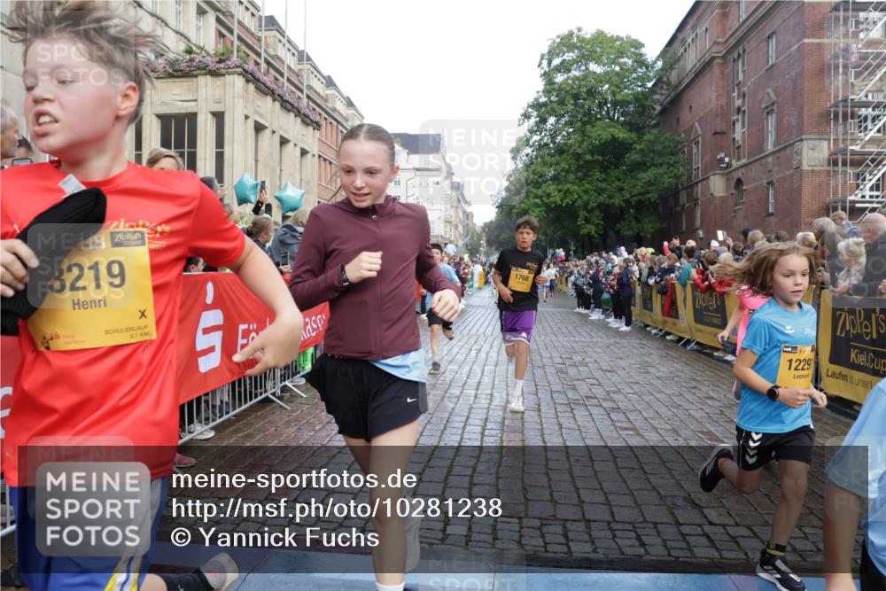 13.09.2026 - Kiel Lauf Yannick Fuchs http://msf.ph/oto/10281238 13.09.2026 08:54:52 Ziel 159, 561, 744, 820, 1701, 2699, 2754, 2770, 4069, 4227, 4348, 5454, 6607, 6737, 7877, 9045, 10279, 10447, 11133, 11263, 11330, 11433, 11464, 11470, 11780, 12654, 241, 1218, 1701, 2139, 2542, 2742, 3211, 3457, 3896, 3936, 4419, 4494, 4731, 5041, 5462, 5693, 6030, 6214, 6574, 6618, 6740, 6945, 7055, 7774, 7877, 8110, 8111, 8545, 8670, 8850, 9447, 9533, 9698, 9714, 10488, 10920, 10937, 11433, 11656, 471, 495, 889, 1450, 1768, 2773, 3219, 3863, 6206 meine-sportfotos.de