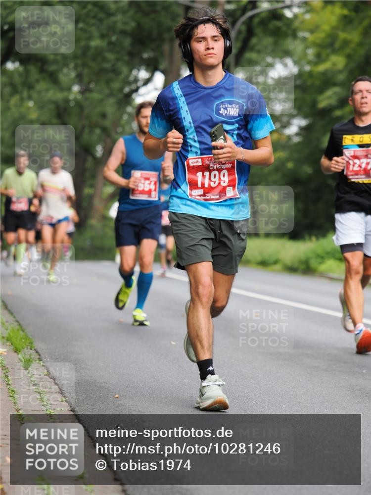13.09.2026 - 21. swb-Marathon Bremen TobiasT http://msf.ph/oto/10281246 13.09.2026 11:41:24 Laufen 3, 5654, 1199, 1710, 21, 1277 meine-sportfotos.de