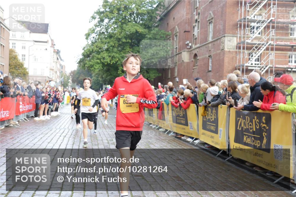 13.09.2026 - Kiel Lauf Yannick Fuchs http://msf.ph/oto/10281264 13.09.2026 08:54:55 Ziel 159, 561, 744, 820, 2699, 2770, 2773, 4069, 4227, 4348, 4828, 5454, 6607, 9163, 10279, 10447, 11133, 11330, 11464, 11470, 11780, 12654, 159, 241, 1218, 1701, 2139, 2542, 2742, 2754, 3211, 3457, 3896, 3936, 4419, 4731, 5041, 5462, 5693, 6030, 6214, 6574, 6618, 6737, 6740, 6945, 7055, 7774, 7877, 8110, 8111, 8545, 8670, 8850, 9045, 9533, 9698, 9714, 10488, 10937, 11263, 11433, 11656, 471, 495, 889, 1450, 1768, 3218, 3219, 3863, 5860, 6206, 8546 meine-sportfotos.de