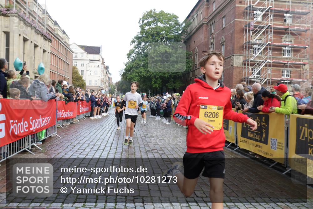 13.09.2026 - Kiel Lauf Yannick Fuchs http://msf.ph/oto/10281273 13.09.2026 08:54:55 Ziel 159, 561, 744, 820, 2699, 2770, 2773, 4069, 4227, 4348, 4828, 5454, 6607, 9163, 10279, 10447, 11133, 11330, 11464, 11470, 11780, 12654, 159, 241, 1218, 1701, 2139, 2542, 2742, 2754, 3211, 3457, 3896, 3936, 4419, 4731, 5041, 5462, 5693, 6030, 6214, 6574, 6618, 6737, 6740, 6945, 7055, 7774, 7877, 8110, 8111, 8545, 8670, 8850, 9045, 9533, 9698, 9714, 10488, 10937, 11263, 11433, 11656, 471, 495, 889, 1450, 1768, 3218, 3219, 3863, 5860, 6206, 8546 meine-sportfotos.de