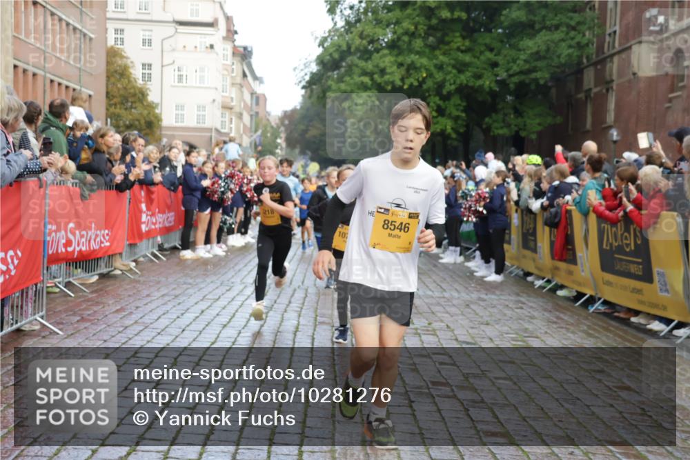 13.09.2026 - Kiel Lauf Yannick Fuchs http://msf.ph/oto/10281276 13.09.2026 08:54:56 Ziel 495, 561, 744, 820, 2699, 2770, 2773, 4069, 4227, 4348, 4828, 5454, 6607, 9163, 10279, 10447, 11133, 11330, 11464, 11470, 11780, 12654, 159, 241, 1701, 2139, 2542, 2742, 2754, 3211, 3457, 3896, 3936, 4419, 5454, 5462, 5693, 6214, 6574, 6618, 6737, 6740, 6945, 7055, 7774, 7877, 8110, 8111, 8545, 8670, 8850, 9045, 9533, 9698, 9714, 10488, 10937, 11263, 11433, 11656, 12654, 471, 889, 1450, 1768, 3218, 3219, 3863, 5860, 6206, 7222, 8546 meine-sportfotos.de