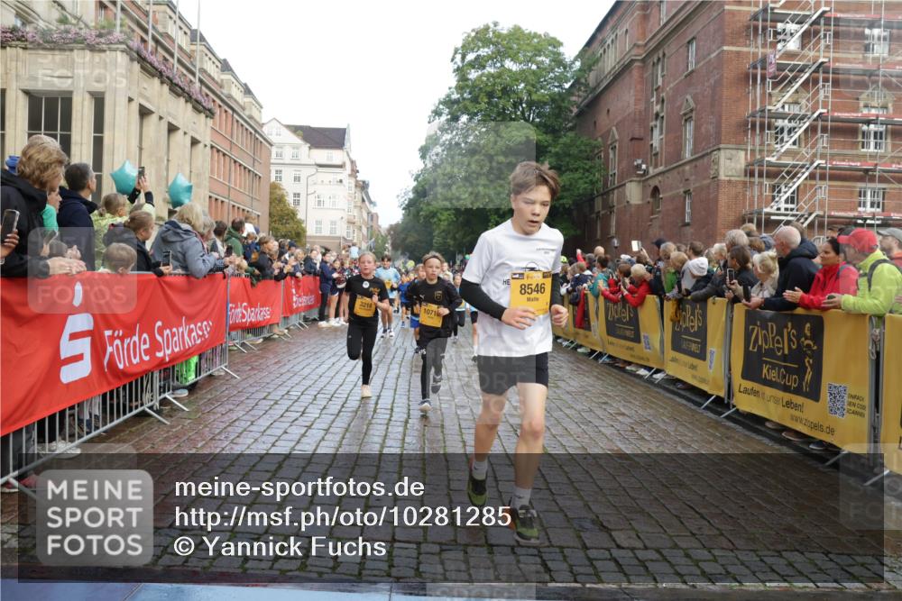 13.09.2026 - Kiel Lauf Yannick Fuchs http://msf.ph/oto/10281285 13.09.2026 08:54:56 Ziel 495, 561, 744, 820, 2699, 2770, 2773, 4069, 4227, 4348, 4828, 5454, 6607, 9163, 10279, 10447, 11133, 11330, 11464, 11470, 11780, 12654, 159, 241, 1701, 2139, 2542, 2742, 2754, 3211, 3457, 3896, 3936, 4419, 5454, 5462, 5693, 6214, 6574, 6618, 6737, 6740, 6945, 7055, 7774, 7877, 8110, 8111, 8545, 8670, 8850, 9045, 9533, 9698, 9714, 10488, 10937, 11263, 11433, 11656, 12654, 471, 889, 1450, 1768, 3218, 3219, 3863, 5860, 6206, 7222, 8546 meine-sportfotos.de