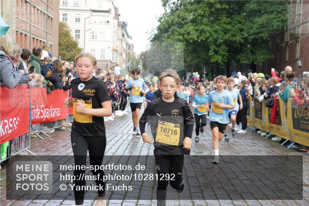 13.09.2026 - Kiel Lauf Yannick Fuchs http://msf.ph/oto/10281292 13.09.2026 08:54:57 Ziel 495, 561, 744, 820, 2699, 2770, 2773, 4069, 4227, 4348, 4828, 6607, 9163, 10279, 10447, 11133, 11330, 11464, 11470, 11780, 159, 241, 1701, 2139, 2542, 2742, 2754, 2770, 3211, 3457, 3896, 3936, 4227, 4419, 5454, 5462, 5693, 6214, 6574, 6737, 6740, 6945, 7055, 7774, 7877, 8110, 8111, 8545, 8670, 8850, 9045, 9533, 9698, 9714, 10279, 10447, 10488, 10937, 11133, 11263, 11433, 11656, 12654, 114, 471, 889, 1450, 1489, 1768, 3218, 3219, 3863, 5860, 6206, 7222, 8546 meine-sportfotos.de