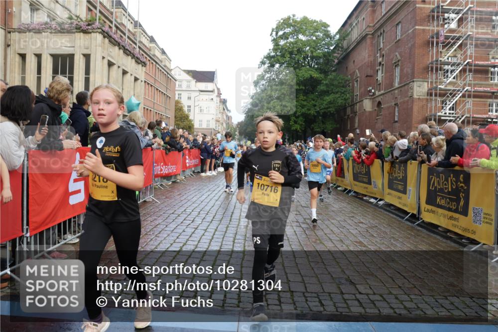 13.09.2026 - Kiel Lauf Yannick Fuchs http://msf.ph/oto/10281304 13.09.2026 08:54:58 Ziel 495, 561, 744, 820, 889, 1450, 2699, 2773, 4069, 4348, 4828, 6607, 9163, 11330, 11464, 11470, 11780, 159, 241, 561, 820, 1701, 2139, 2542, 2742, 2754, 2770, 3211, 3457, 3896, 3936, 4227, 4419, 5454, 5462, 5693, 6574, 6737, 6740, 6945, 7055, 7774, 7877, 8110, 8111, 8545, 8670, 8850, 9045, 9533, 9698, 10279, 10447, 10488, 10937, 11133, 11263, 11433, 11656, 12654, 114, 471, 1489, 1768, 3218, 3219, 3863, 5225, 5860, 6206, 7222, 8546 meine-sportfotos.de