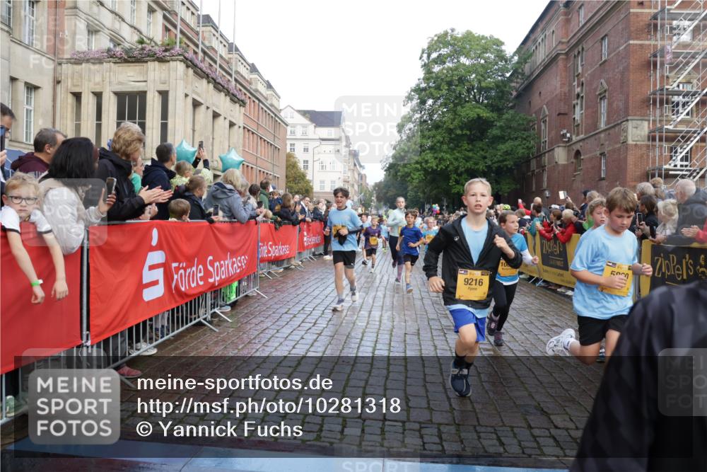 13.09.2026 - Kiel Lauf Yannick Fuchs http://msf.ph/oto/10281318 13.09.2026 08:54:59 Ziel 495, 744, 889, 1450, 2699, 2773, 4069, 4348, 4828, 6607, 9163, 11071, 11330, 11464, 11470, 11780, 159, 241, 561, 820, 1701, 2139, 2542, 2754, 2770, 3211, 3457, 3896, 3936, 4227, 4419, 5454, 5462, 5693, 6574, 6737, 6740, 6945, 7055, 7774, 7877, 8110, 8111, 8670, 8850, 9045, 9533, 9698, 10279, 10447, 10488, 10937, 11133, 11263, 11433, 11656, 12654, 114, 471, 1109, 1297, 1489, 1768, 3218, 3219, 3863, 5225, 5860, 6206, 7222, 8546 meine-sportfotos.de
