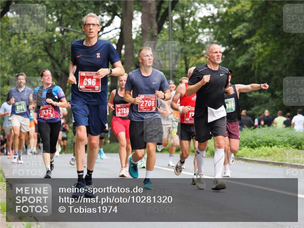 13.09.2026 - 21. swb-Marathon Bremen TobiasT http://msf.ph/oto/10281320 13.09.2026 11:51:06 Laufen 5155, 1532, 696, 2126, 2706, 17, 986 meine-sportfotos.de