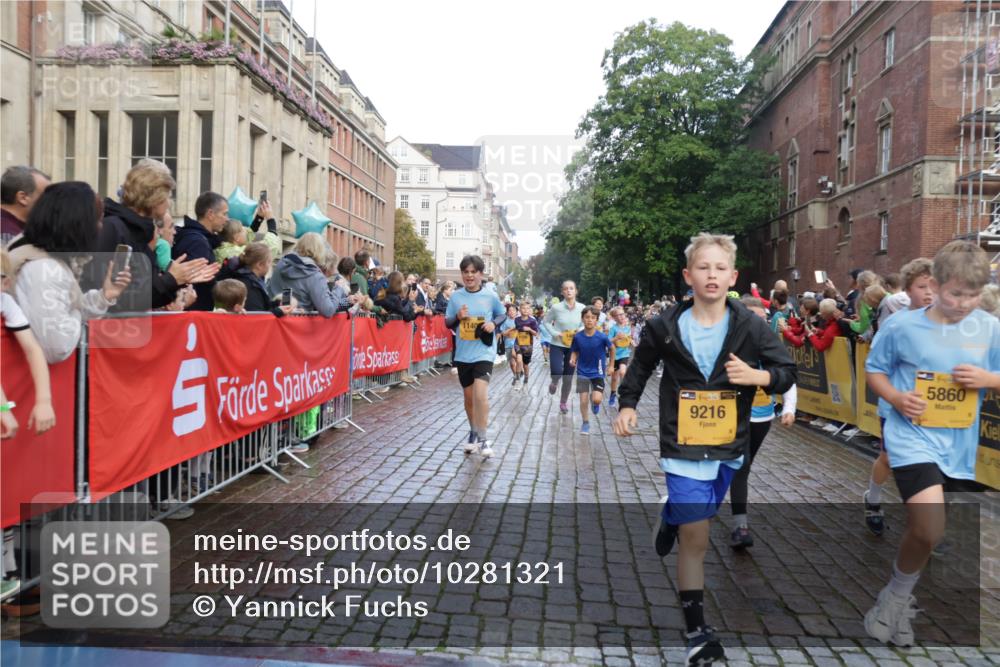13.09.2026 - Kiel Lauf Yannick Fuchs http://msf.ph/oto/10281321 13.09.2026 08:54:59 Ziel 495, 744, 889, 1450, 2699, 2773, 4069, 4348, 4828, 6607, 9163, 11071, 11330, 11464, 11470, 11780, 159, 241, 561, 820, 1701, 2139, 2542, 2754, 2770, 3211, 3457, 3896, 3936, 4227, 4419, 5454, 5462, 5693, 6574, 6737, 6740, 6945, 7055, 7774, 7877, 8110, 8111, 8670, 8850, 9045, 9533, 9698, 10279, 10447, 10488, 10937, 11133, 11263, 11433, 11656, 12654, 114, 471, 1109, 1297, 1489, 1768, 3218, 3219, 3863, 5225, 5860, 6206, 7222, 8546 meine-sportfotos.de
