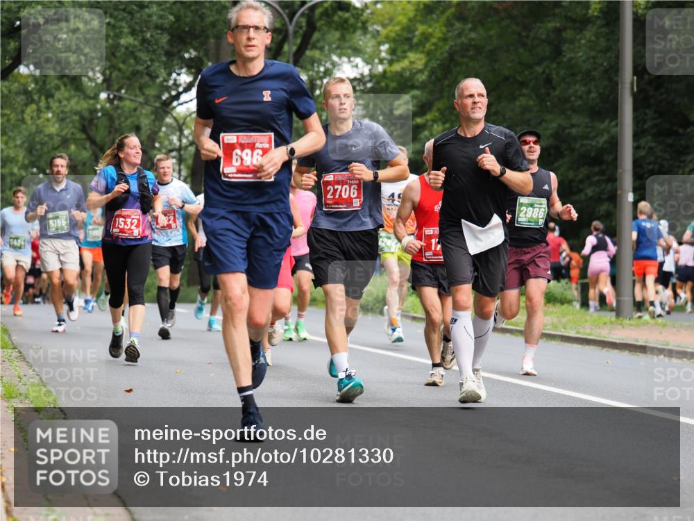 13.09.2026 - 21. swb-Marathon Bremen TobiasT http://msf.ph/oto/10281330 13.09.2026 11:51:08 Laufen 5155, 1532, 696, 2706, 49, 1, 2986 meine-sportfotos.de