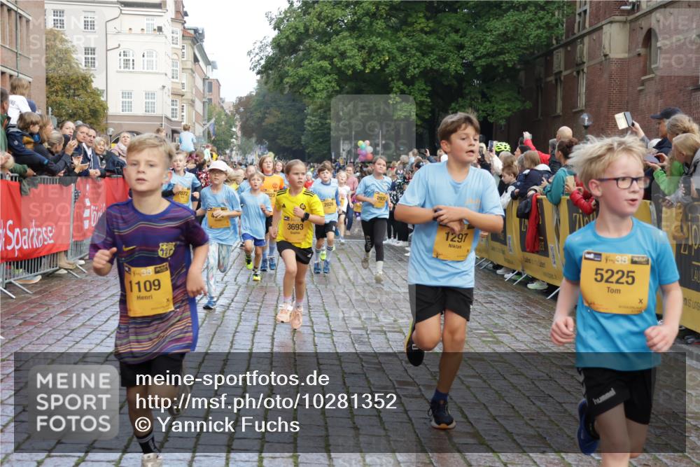 13.09.2026 - Kiel Lauf Yannick Fuchs http://msf.ph/oto/10281352 13.09.2026 08:55:02 Ziel 471, 495, 744, 889, 1450, 2699, 2773, 4069, 4348, 4828, 6570, 6607, 7917, 9163, 11071, 11780, 12349, 159, 561, 820, 1701, 2139, 2542, 2754, 2770, 3457, 3936, 4227, 5454, 5693, 6574, 6737, 6740, 6945, 7774, 7877, 8110, 8111, 8670, 8850, 9045, 9533, 9698, 10279, 10447, 10488, 10937, 11133, 11263, 11330, 11433, 11464, 11470, 11656, 12654, 114, 1109, 1297, 1489, 1768, 2023, 3218, 3219, 3356, 3693, 3863, 5225, 5860, 6206, 7072, 7222, 8546, 11656 meine-sportfotos.de
