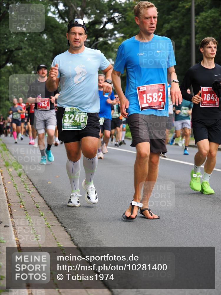 13.09.2026 - 21. swb-Marathon Bremen TobiasT http://msf.ph/oto/10281400 13.09.2026 11:55:06 Laufen 753, 3246, 6448, 21, 1582, 1642 meine-sportfotos.de