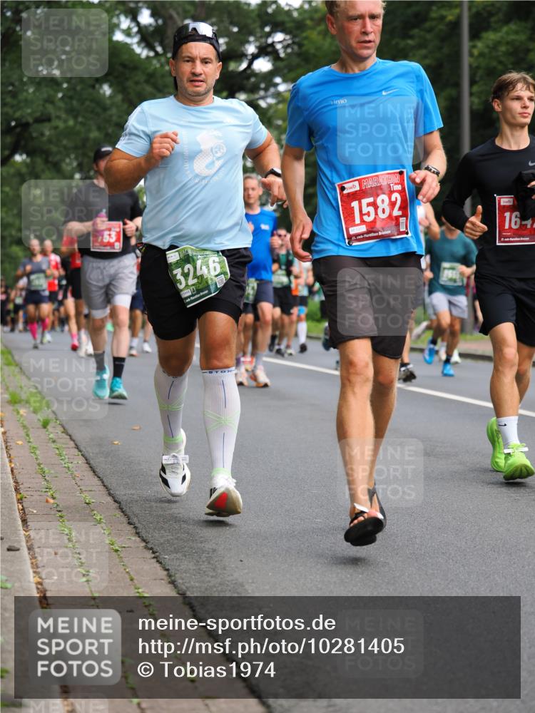 13.09.2026 - 21. swb-Marathon Bremen TobiasT http://msf.ph/oto/10281405 13.09.2026 11:55:06 Laufen 3246, 6448, 1582, 120, 21, 16, 1, 21 meine-sportfotos.de