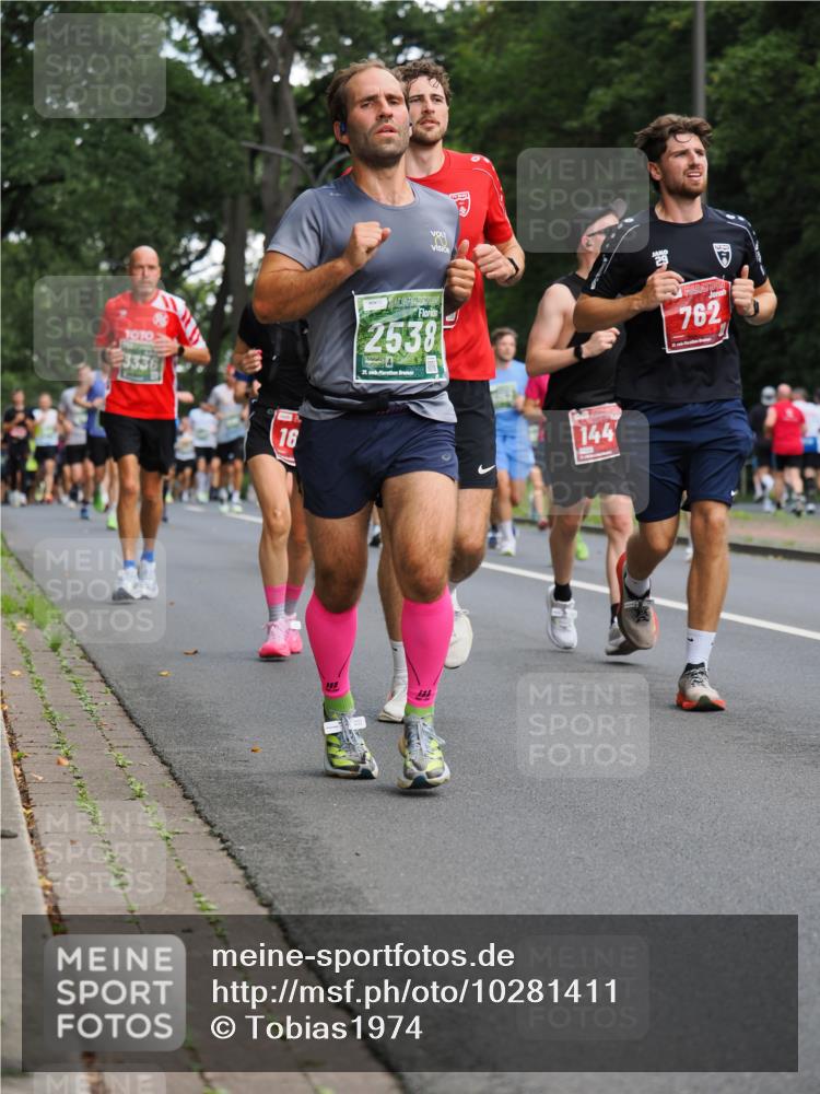 13.09.2026 - 21. swb-Marathon Bremen TobiasT http://msf.ph/oto/10281411 13.09.2026 11:55:12 Laufen 333, 16, 2538, 21, 144, 762 meine-sportfotos.de