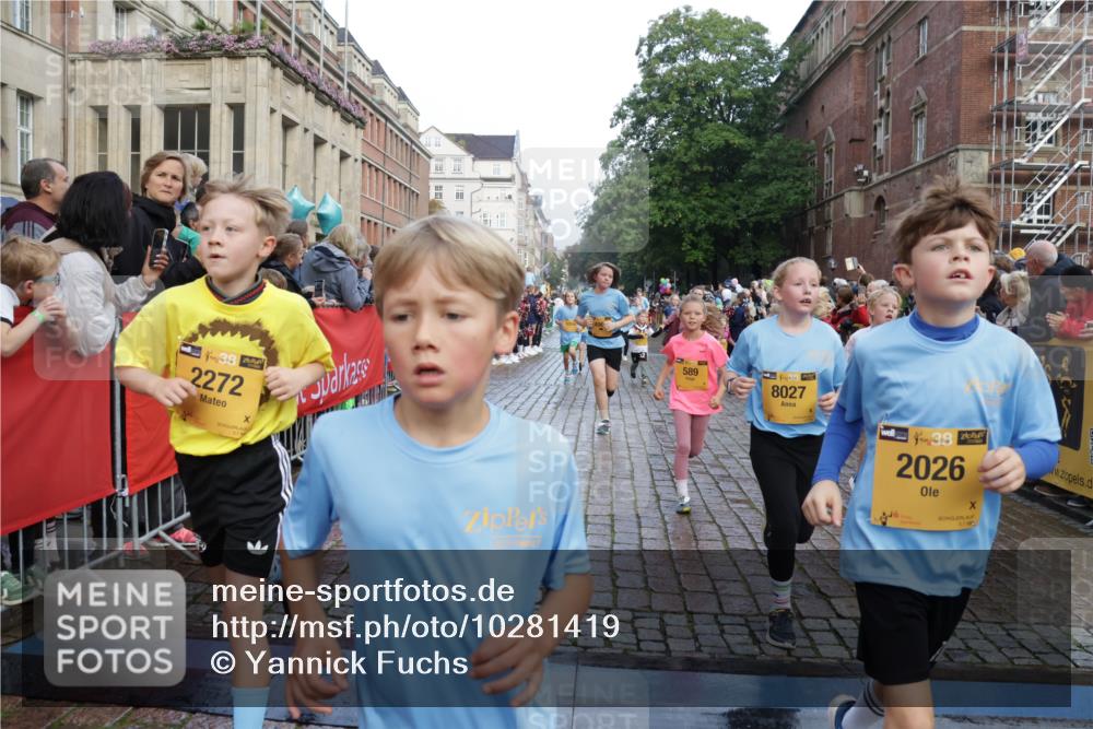 13.09.2026 - Kiel Lauf Yannick Fuchs http://msf.ph/oto/10281419 13.09.2026 08:55:06 Ziel 471, 495, 744, 889, 1450, 1768, 2773, 3219, 3863, 4069, 4828, 5212, 6206, 6570, 7917, 9163, 10817, 10822, 11071, 11235, 11573, 12291, 12349, 159, 561, 820, 1701, 2139, 2542, 2699, 2754, 2770, 3457, 4069, 4227, 4348, 5454, 5693, 6574, 6607, 6737, 7774, 7877, 8670, 8850, 9045, 9533, 9698, 10279, 10447, 10488, 11133, 11263, 11330, 11433, 11464, 11470, 11780, 12654, 114, 589, 1106, 1109, 1297, 1489, 2023, 3218, 3356, 3693, 5225, 5860, 7072, 7222, 8546, 11656 meine-sportfotos.de