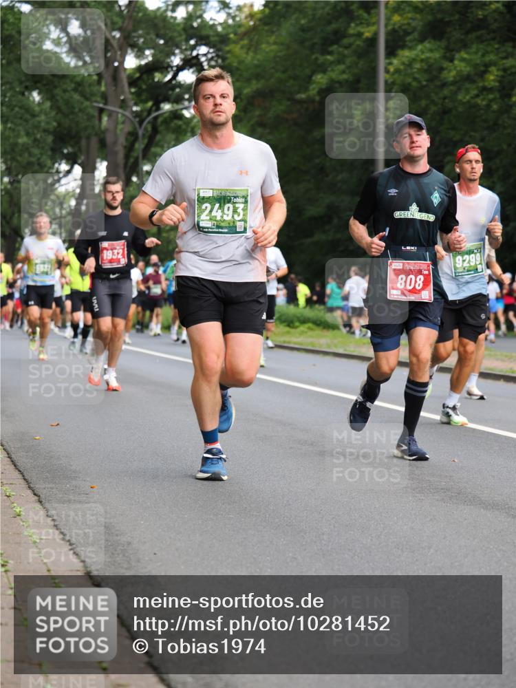 13.09.2026 - 21. swb-Marathon Bremen TobiasT http://msf.ph/oto/10281452 13.09.2026 11:55:21 Laufen 1932, 2493, 5960, 71, 808, 9299 meine-sportfotos.de