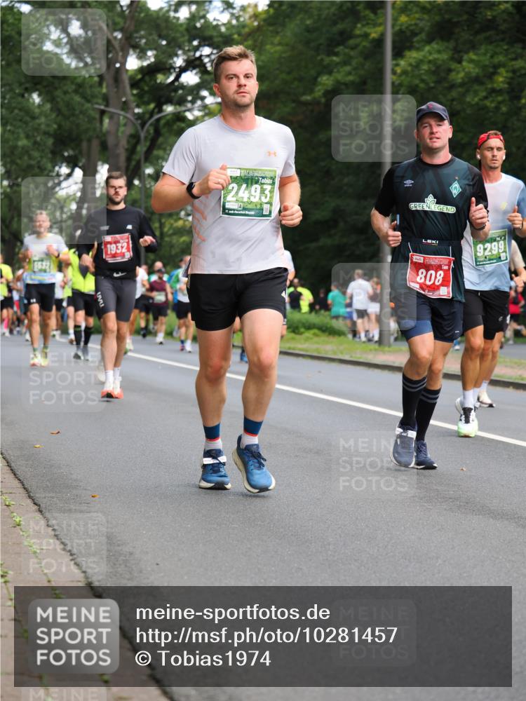 13.09.2026 - 21. swb-Marathon Bremen TobiasT http://msf.ph/oto/10281457 13.09.2026 11:55:21 Laufen 1932, 2493, 808, 9299 meine-sportfotos.de