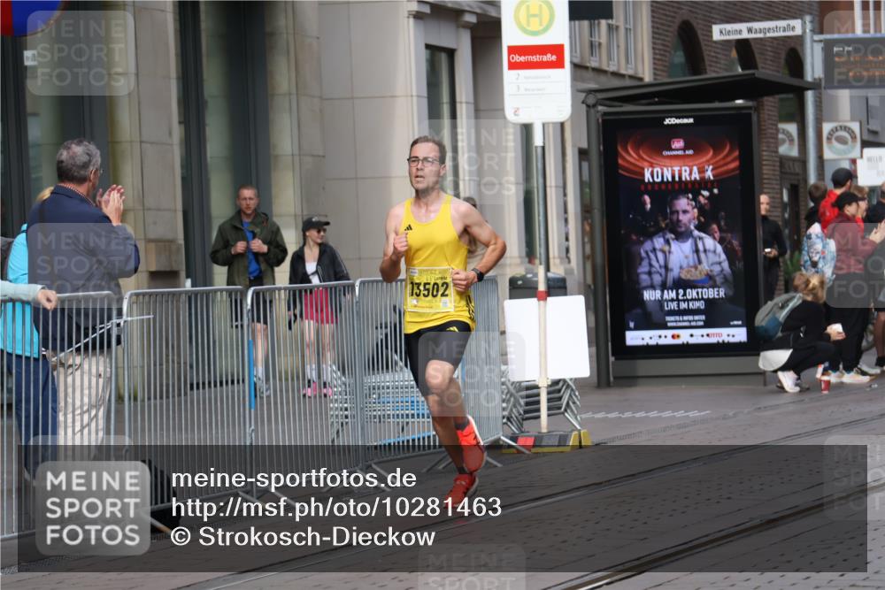 13.09.2026 - 21. swb-Marathon Bremen Strokosch-Dieckow http://msf.ph/oto/10281463 13.09.2026 10:26:52 Ziel 13627, 13502, 13525 meine-sportfotos.de