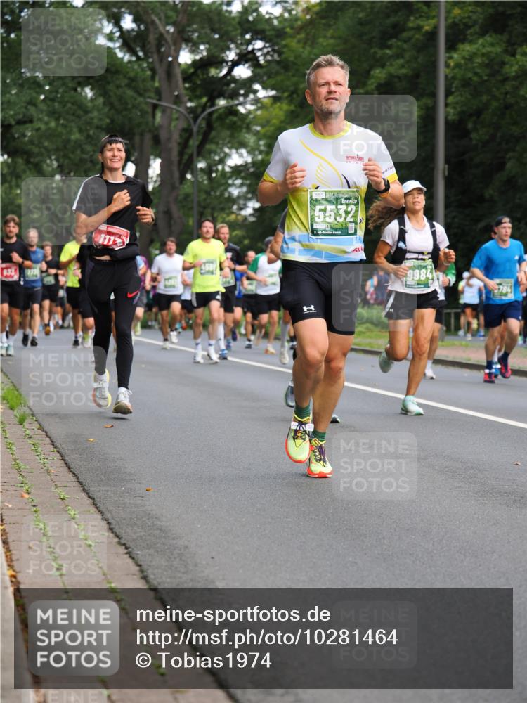 13.09.2026 - 21. swb-Marathon Bremen TobiasT http://msf.ph/oto/10281464 13.09.2026 11:55:25 Laufen 93373, 111, 5532, 6203, 21, 9984 meine-sportfotos.de