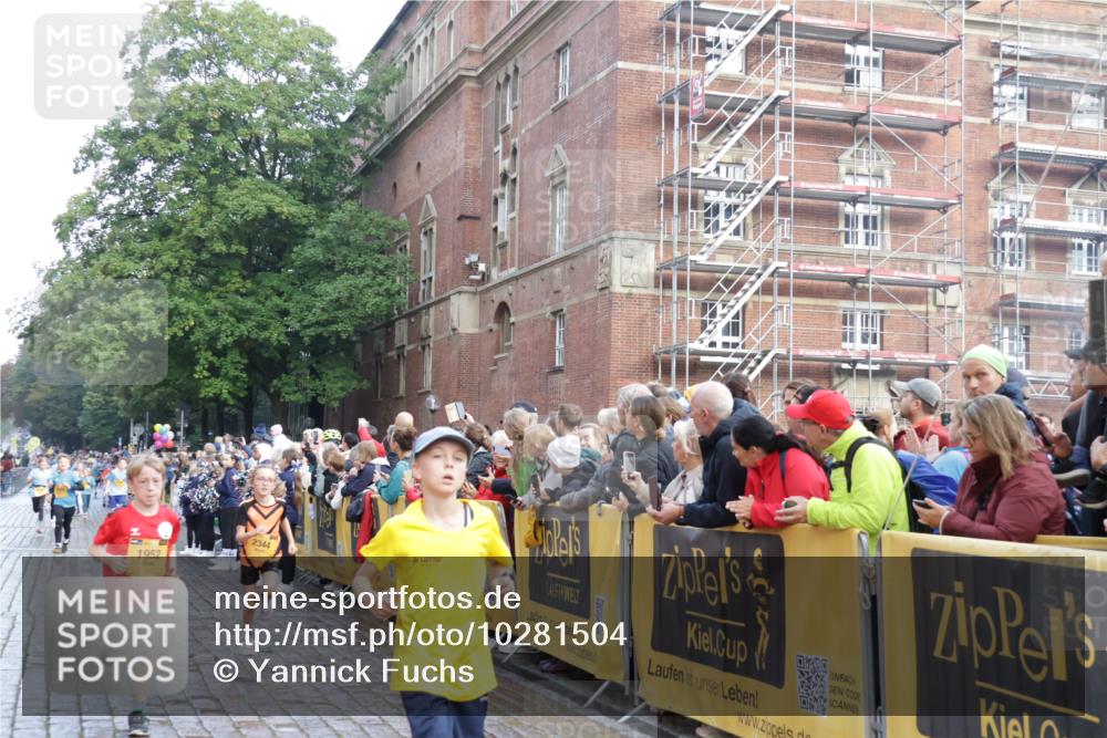13.09.2026 - Kiel Lauf Yannick Fuchs http://msf.ph/oto/10281504 13.09.2026 08:55:13 Ziel 114, 471, 889, 1450, 1489, 1768, 3218, 3219, 3863, 5212, 5225, 5860, 6206, 6570, 7222, 7917, 8546, 9216, 10222, 10604, 10716, 10817, 10822, 11071, 11235, 11400, 11573, 12291, 12349, 159, 495, 561, 744, 820, 889, 1450, 1701, 2139, 2699, 2754, 2770, 2773, 3457, 4069, 4227, 4348, 4828, 5454, 6574, 6607, 6737, 7877, 8850, 9045, 9163, 9533, 10279, 10447, 10488, 11133, 11263, 11330, 11433, 11464, 11470, 11780, 12654, 329, 589, 1106, 1109, 1297, 1952, 2023, 3356, 3693, 7072 meine-sportfotos.de