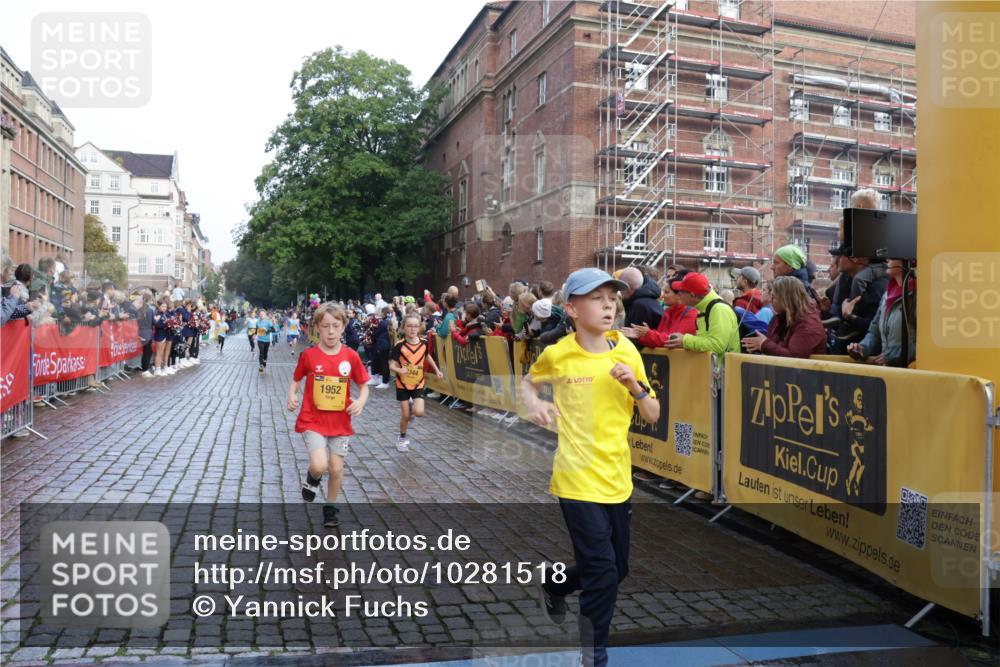 13.09.2026 - Kiel Lauf Yannick Fuchs http://msf.ph/oto/10281518 13.09.2026 08:55:14 Ziel 114, 471, 1109, 1297, 1489, 1768, 3218, 3219, 3863, 5212, 5225, 5860, 6206, 6570, 7222, 7917, 8546, 9216, 10222, 10604, 10716, 10817, 10822, 11071, 11235, 11400, 11573, 12291, 12349, 159, 495, 561, 744, 820, 889, 1450, 1701, 2139, 2699, 2754, 2770, 2773, 3457, 4069, 4227, 4348, 4828, 5454, 6574, 6607, 6737, 7877, 9045, 9163, 9533, 10279, 10447, 10488, 11071, 11133, 11263, 11330, 11433, 11464, 11470, 11780, 12654, 329, 589, 1106, 1952, 2023, 3356, 3693, 7072 meine-sportfotos.de