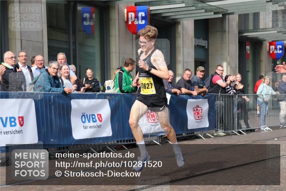 13.09.2026 - 21. swb-Marathon Bremen Strokosch-Dieckow http://msf.ph/oto/10281520 13.09.2026 10:27:06 Ziel 13502, 13627 meine-sportfotos.de