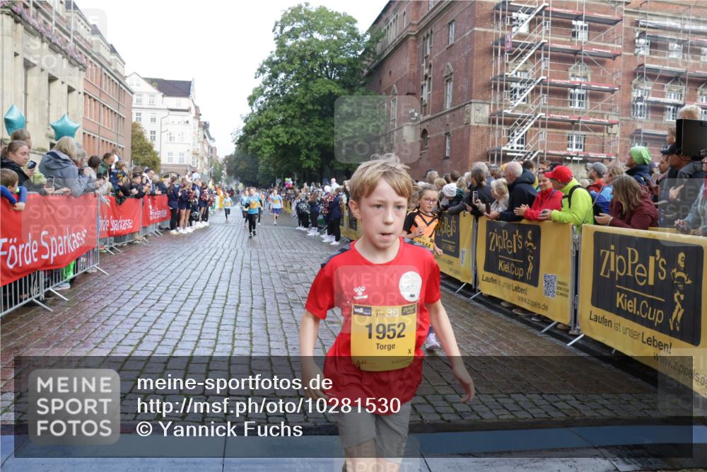 13.09.2026 - Kiel Lauf Yannick Fuchs http://msf.ph/oto/10281530 13.09.2026 08:55:15 Ziel 114, 471, 1109, 1297, 1489, 1768, 3218, 3219, 3356, 3693, 3863, 5212, 5225, 5860, 6206, 6570, 7072, 7222, 7917, 8546, 9216, 10222, 10604, 10716, 10817, 10822, 11235, 11400, 11573, 12291, 12349, 159, 495, 561, 744, 820, 889, 1450, 1701, 2139, 2699, 2754, 2770, 2773, 3457, 4069, 4227, 4348, 4828, 5454, 6570, 6574, 6607, 6737, 7877, 7917, 9045, 9163, 9533, 10279, 10447, 10488, 11071, 11133, 11263, 11330, 11433, 11464, 11470, 11780, 12349, 12654, 329, 589, 1106, 1952, 2023 meine-sportfotos.de