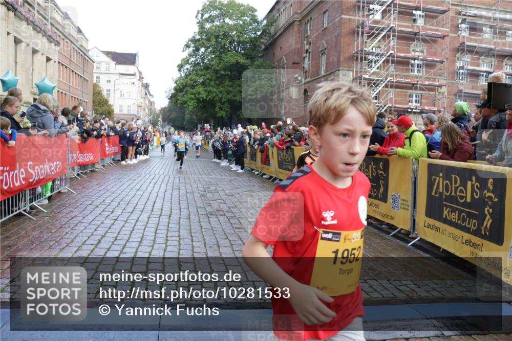 13.09.2026 - Kiel Lauf Yannick Fuchs http://msf.ph/oto/10281533 13.09.2026 08:55:15 Ziel 114, 471, 1109, 1297, 1489, 1768, 3218, 3219, 3356, 3693, 3863, 5212, 5225, 5860, 6206, 6570, 7072, 7222, 7917, 8546, 9216, 10222, 10604, 10716, 10817, 10822, 11235, 11400, 11573, 12291, 12349, 159, 495, 561, 744, 820, 889, 1450, 1701, 2139, 2699, 2754, 2770, 2773, 3457, 4069, 4227, 4348, 4828, 5454, 6570, 6574, 6607, 6737, 7877, 7917, 9045, 9163, 9533, 10279, 10447, 10488, 11071, 11133, 11263, 11330, 11433, 11464, 11470, 11780, 12349, 12654, 329, 589, 1106, 1952, 2023 meine-sportfotos.de