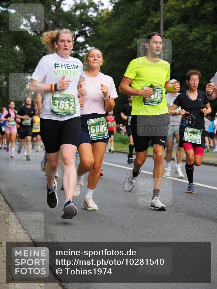 13.09.2026 - 21. swb-Marathon Bremen TobiasT http://msf.ph/oto/10281540 13.09.2026 11:55:48 Laufen 3652, 15, 5986, 13249 meine-sportfotos.de