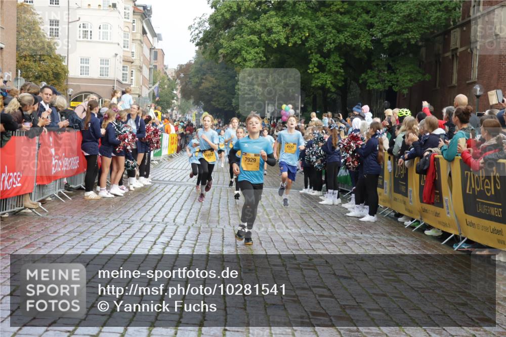 13.09.2026 - Kiel Lauf Yannick Fuchs http://msf.ph/oto/10281541 13.09.2026 08:55:16 Ziel 114, 471, 1109, 1297, 1489, 1768, 3218, 3219, 3356, 3693, 3863, 5212, 5225, 5860, 6206, 7072, 7222, 8546, 9216, 10222, 10604, 10716, 10817, 10822, 11235, 11400, 11573, 12291, 159, 471, 495, 561, 744, 820, 889, 1450, 1701, 2699, 2754, 2770, 2773, 4069, 4227, 4348, 4828, 5454, 6570, 6574, 6607, 6737, 7877, 7917, 9045, 9163, 9533, 10279, 10447, 11071, 11133, 11263, 11330, 11433, 11464, 11470, 11780, 12349, 12654, 329, 589, 1106, 1952, 2023 meine-sportfotos.de