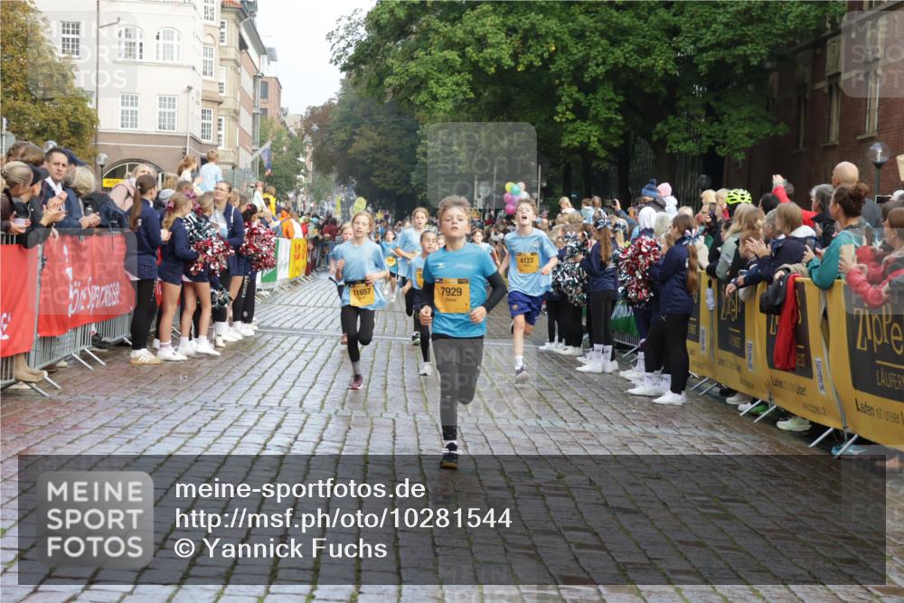 13.09.2026 - Kiel Lauf Yannick Fuchs http://msf.ph/oto/10281544 13.09.2026 08:55:17 Ziel 114, 1109, 1297, 1489, 1768, 2023, 2026, 2932, 3218, 3219, 3356, 3693, 3863, 4359, 5212, 5225, 5860, 6206, 6268, 7072, 7222, 8546, 9216, 10222, 10604, 10716, 10817, 10822, 11235, 11400, 11469, 11573, 12291, 159, 471, 495, 561, 744, 820, 889, 1450, 1701, 2699, 2754, 2770, 2773, 4069, 4227, 4348, 4828, 5454, 6570, 6607, 6737, 7877, 7917, 9045, 9163, 10279, 10447, 11071, 11133, 11263, 11330, 11433, 11464, 11470, 11780, 12349, 12654, 329, 589, 1106, 1952 meine-sportfotos.de